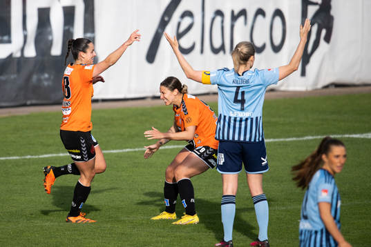 Kristianstads Evelyne Viens och Tabitha Michelle Tindell
