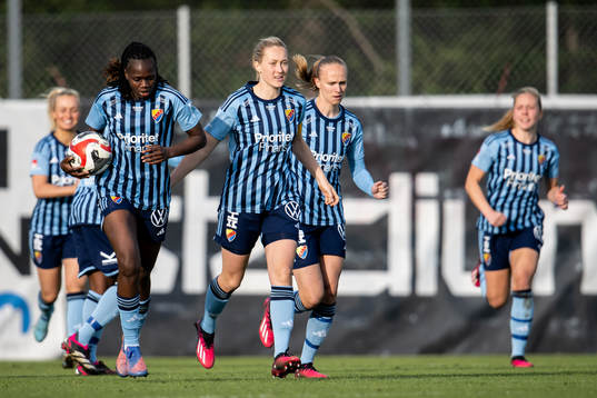Djurgårdens Flavine Mawete Musolo och Alice Bergström