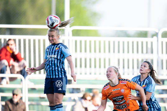 Djurgårdens Tove Almqvist nickar