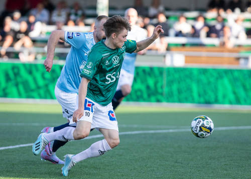 Brages Gustav Berggren jagas av Gefles Anton Lundin
