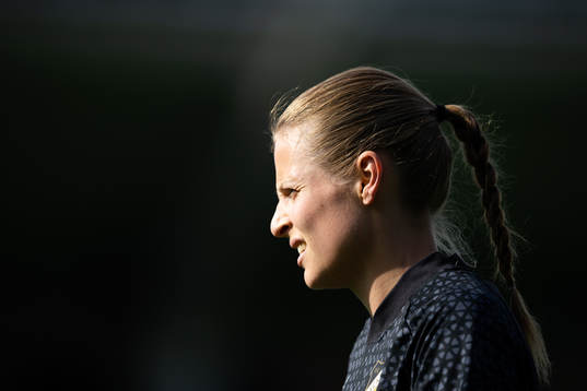 Häckens Anna Anvegård innan fotbollsmatchen i