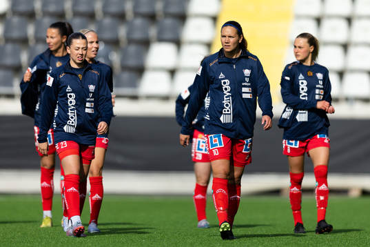 Linköpings Cornelia Kapocs och Emma Lennartsson innan