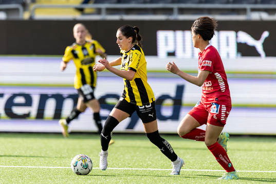 Häckens Clarissa Larisey och Linköpings Saori Takarada
