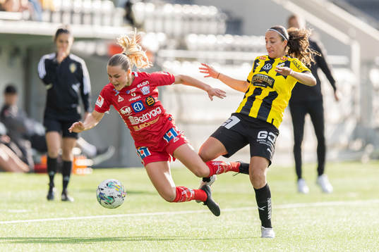 Linköpings Johanna Svedberg och Häckens Rusul Rosa Kafaji