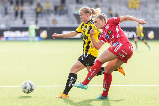 Linköpings Lisa Björk och Häckens Julie Blakstad