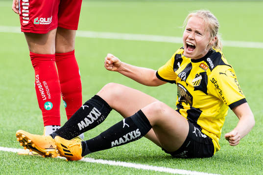 Häckens Julie Blakstad jublar