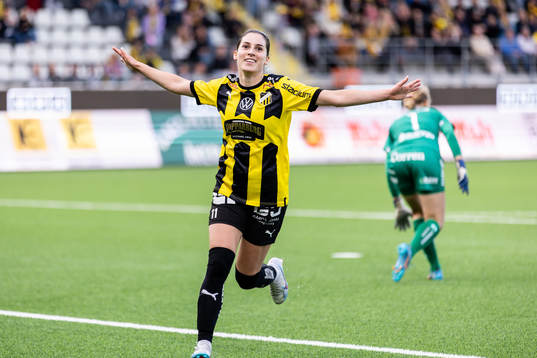 Häckens Clarissa Larisey jublar