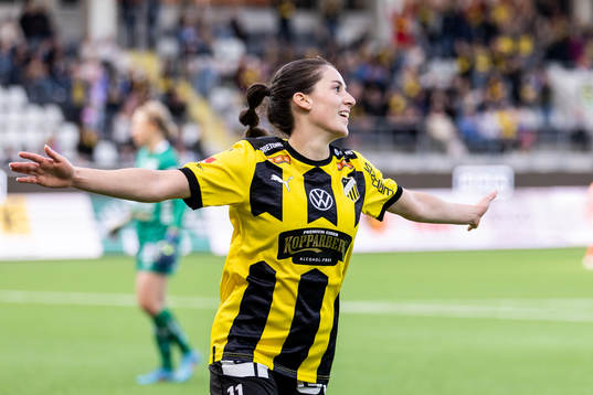Häckens Clarissa Larisey jublar
