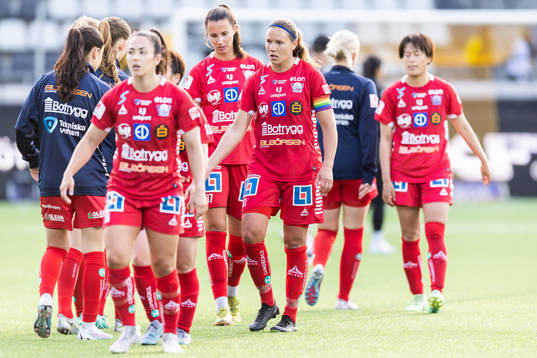 Linköpings spelare med Emma Lennartsson (m) deppar