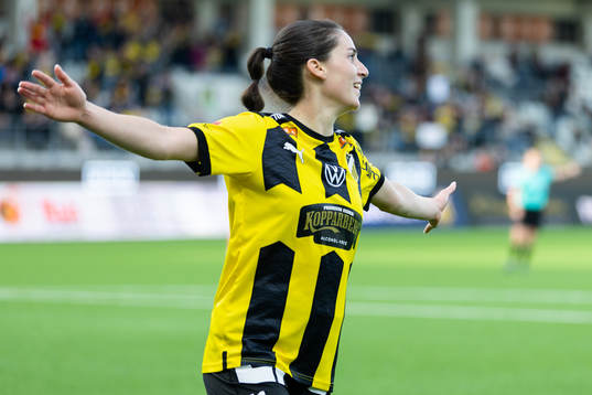 Häckens Clarissa Larisey jublar