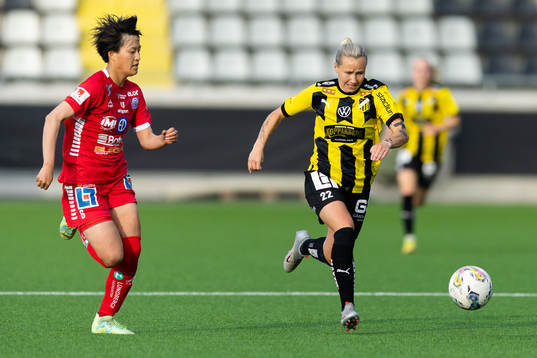 Linköpings Saori Takarada och Häckens Marika Bergman