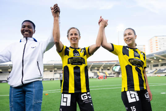 Häckens Aisha Masaka, Aivi Luik och Alexandra Hellekant