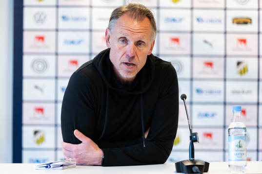 Linköpings tränare Andree Jeglertz på presskonferensen