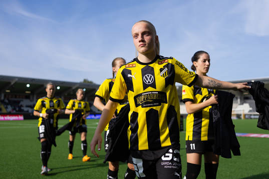 Häckens Anna Sandberg  innan fotbollsmatchen i
