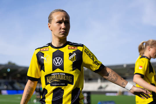 Häckens Marika Bergman Lundin  innan fotbollsmatchen i