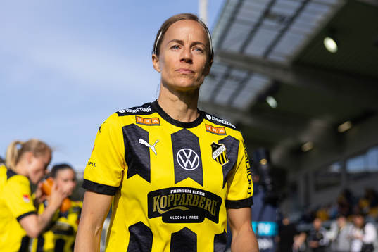 Häckens Aivi Luik innan fotbollsmatchen i Damallsvenskan