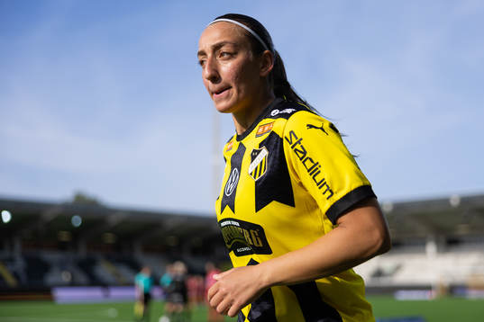 Häckens Rusul Rosa Kafaji innan fotbollsmatchen i