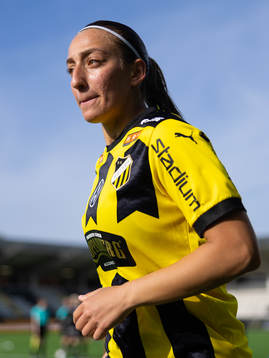 Häckens Rusul Rosa Kafaji innan fotbollsmatchen i