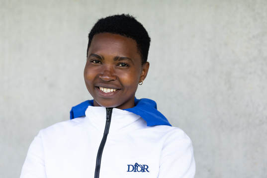 Häckens  Aisha Masaka innan fotbollsmatchen i