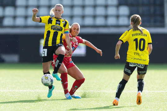 Häckens Josefine Rybrink och Linköpings Cathinka Tandberg