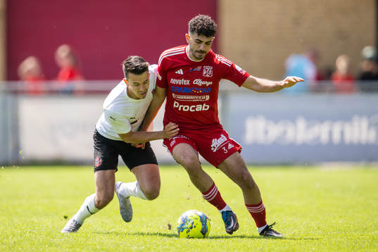 Hittarp IKs Teddy Bermudez och Nässjö FFs Mahmoud Yahya