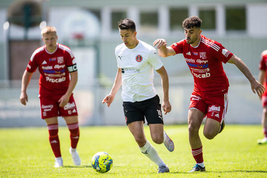 Hittarp IKs Teddy Bermudez och Nässjö FFs Mahmoud Yahya