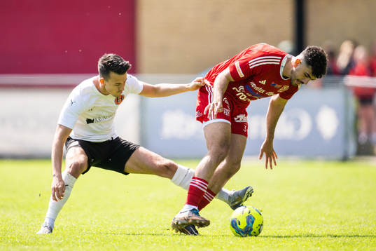 Hittarp IKs Teddy Bermudez och Nässjö FFs Mahmoud Yahya