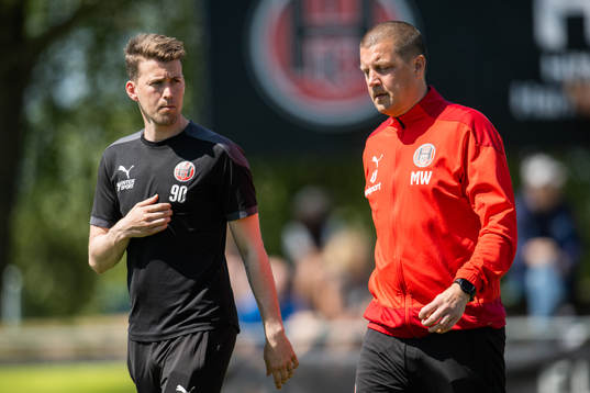 Hittarp IKs assisterande tränare Daniel Björnberg och