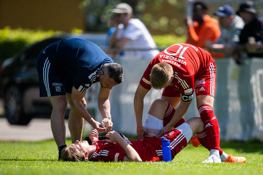 Nässjö FFs Alex Almström får hjälp