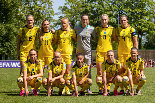 Bläddra bland fler bilder av Football, Under-17, European Championships, Poland - Sweden
