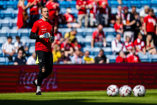 Eirik Holmen Johansen of Brann warms up