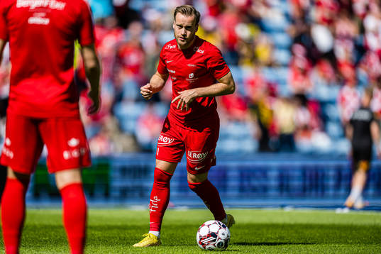 Bård Finne of Brann warms up