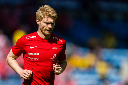Sivert Heltne Nilsen of Brann warms up