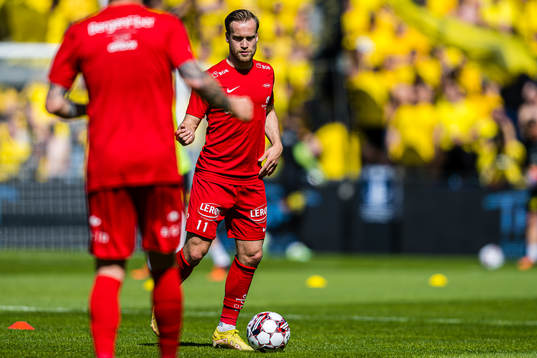 Bård Finne of Brann warms up