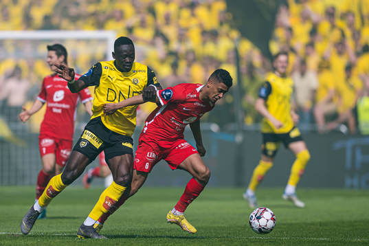 Akor Adams of Lillestrøm and Japhet Sery Larsen of Brann