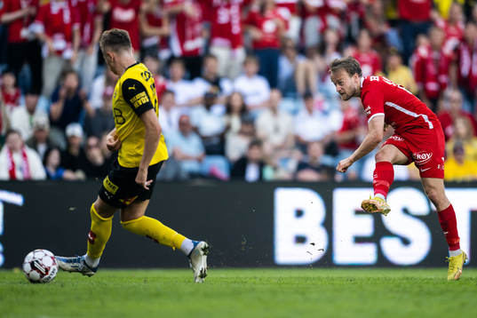 Bård Finne of Brann scores 2-0