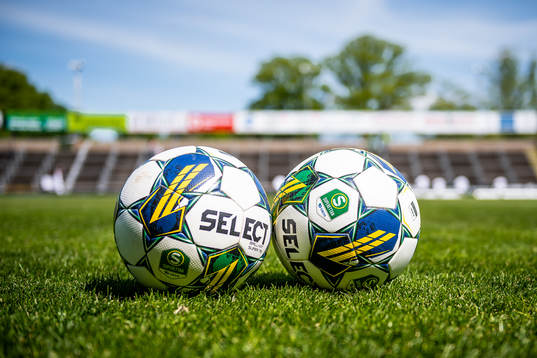 Två Superettan-bollar