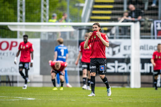 Örebros Adam Bark deppar