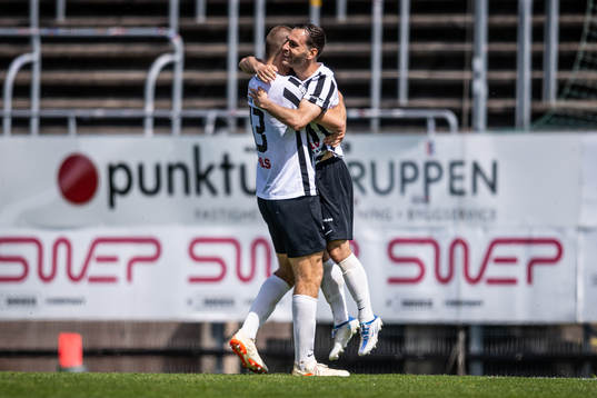 Landskronas Erik Hedenquist och Alexander Tkacz jublar