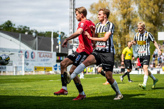 Örebros Niclas Bergmark och Landskronas Melker Jonsson