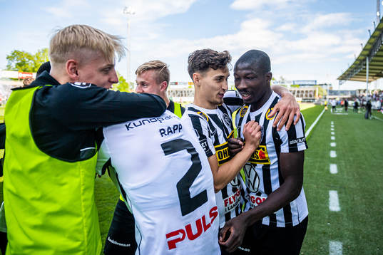 Landskronas Camil Jebara och Ousmane Diawara jublar