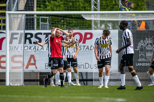 Örebros Kevin Walker deppar