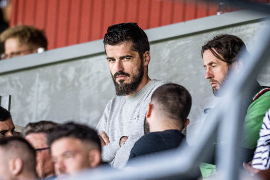 Spelaragenten Ajsel Kujovic på läktaren