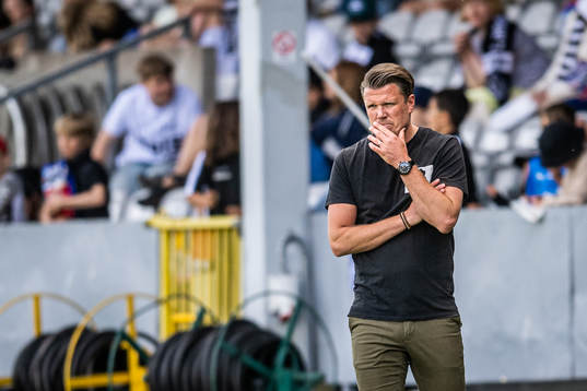 Örebros huvudtränare Christian Järdler deppar