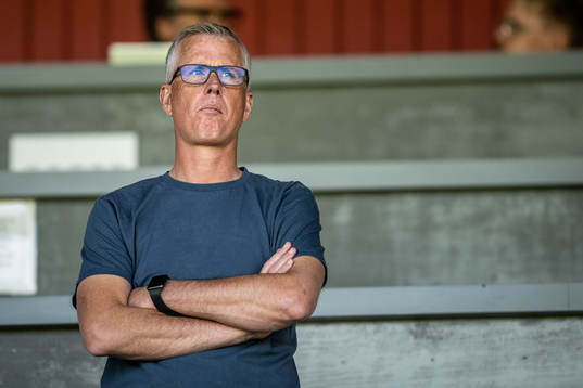 Eslövs BKs tränare Peter Olsson på läktaren