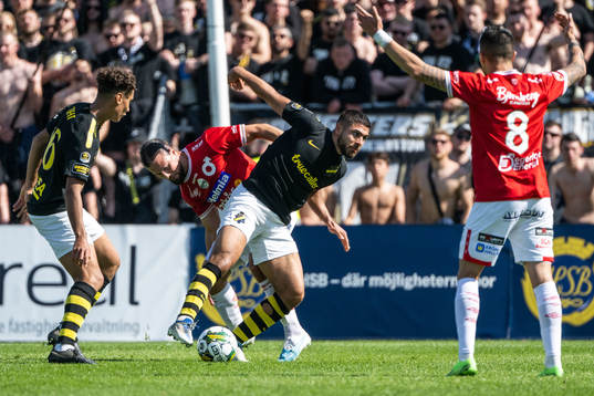 Degerfors Abdelkarim Mammar Chaouche och AIKs Omar Faraj