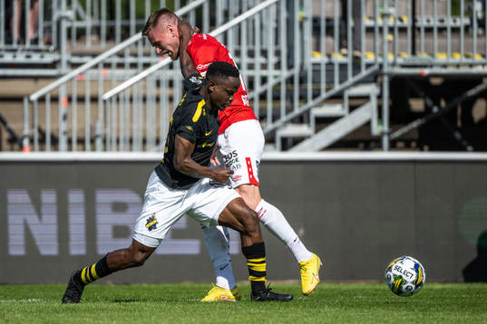 Degerfors Rasmus Örqvist och AIKs Erick Otieno