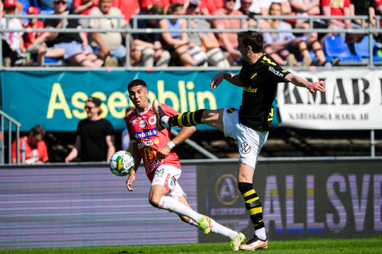 Degerfors Elyas Bouzaiene och AIKs Jetmir Haliti