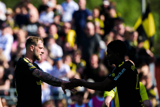 AIKs John Guidetti blir utbytt