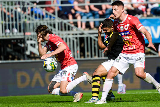 Degerfors Gustav Granath och AIKs Omar Faraj
